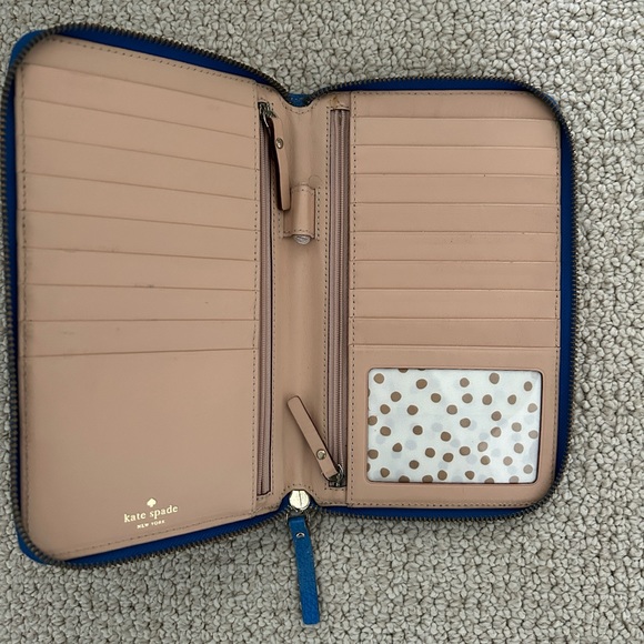 Kate Spade Travel Wallet - Picture 2 of 3